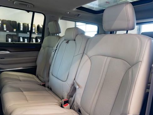 Used 2023 Jeep Grand Wagoneer 4WD w/ Flexible Seating Group image 31
