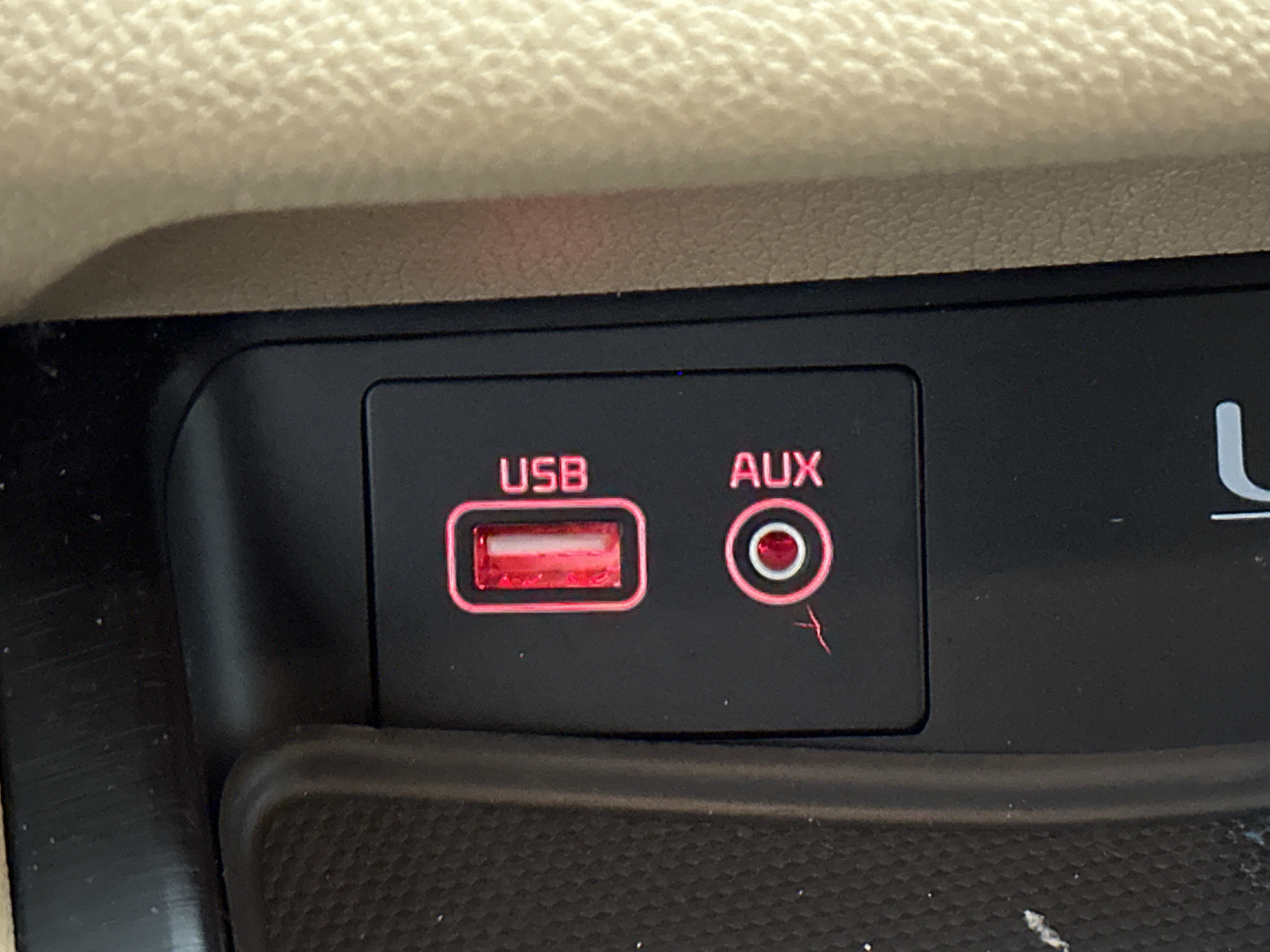 Used 2017 Kia Sedona LX w/ LX Essentials Premium Package FWD image 37