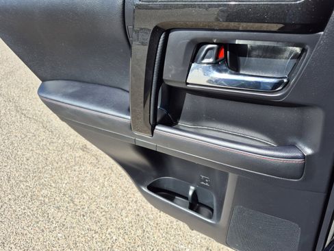 Used 2022 Toyota 4Runner TRD Off-Road Premium w/ Moonroof Package AWD/4WD image 19