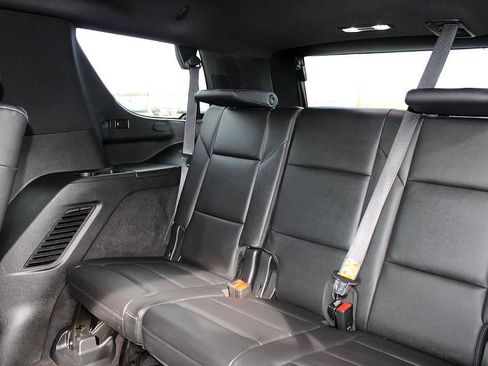 Used 2022 Cadillac Escalade Luxury AWD/4WD image 36