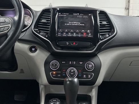 Used 2020 Jeep Cherokee Limited image 24