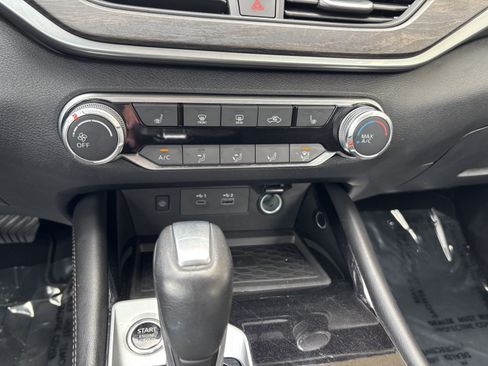 Used 2024 Nissan Altima 2.5 SV w/ SV Premium Package FWD image 19