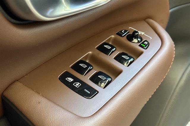 Certified 2024 Volvo XC90 T8 Ultimate w/ Protection Package Premier AWD/4WD image 11