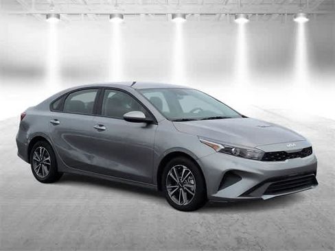 Used 2024 Kia Forte LXS image 2