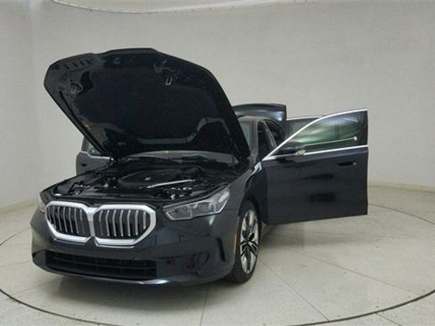 Used 2025 BMW 540i xDrive image 75