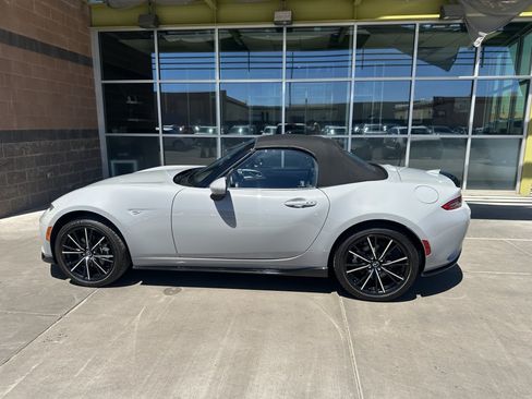 Used 2024 MAZDA MX-5 Miata Grand Touring w/ Appearance Package RWD image 15