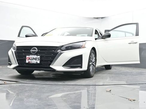 Used 2025 Nissan Altima 2.5 SV image 67