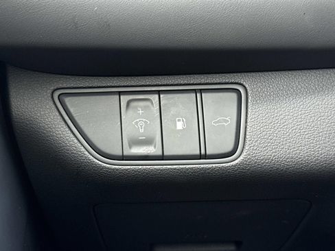 Used 2023 Genesis G70 2.0T image 18