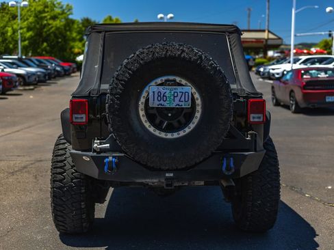 Used 2014 Jeep Wrangler Unlimited Rubicon w/ Max Tow Package AWD/4WD image 12