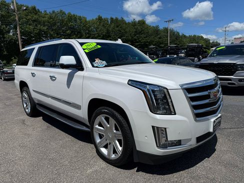 Used 2017 Cadillac Escalade ESV Premium Luxury AWD/4WD image 16