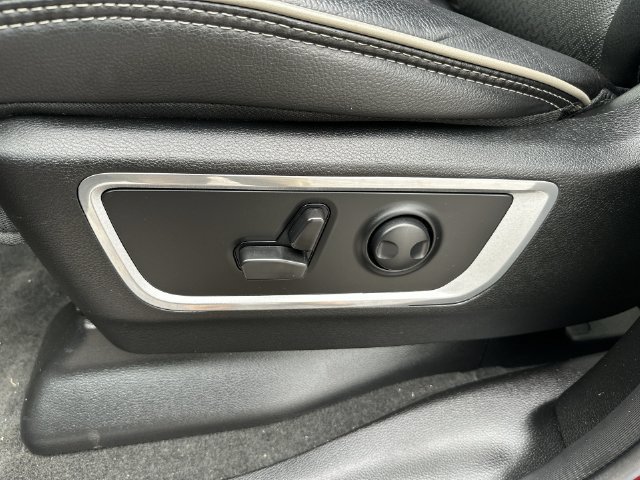 Used 2023 RAM 1500 Laramie AWD/4WD image 17