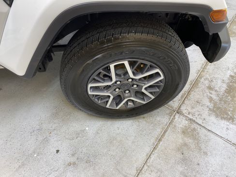 Used 2025 Jeep Wrangler Sahara image 15