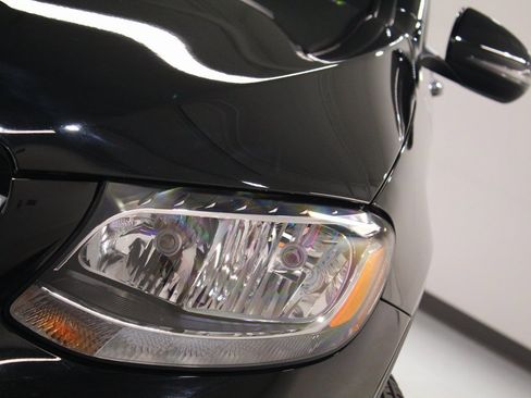 Used 2018 Mercedes-Benz GLC 300 4MATIC image 7