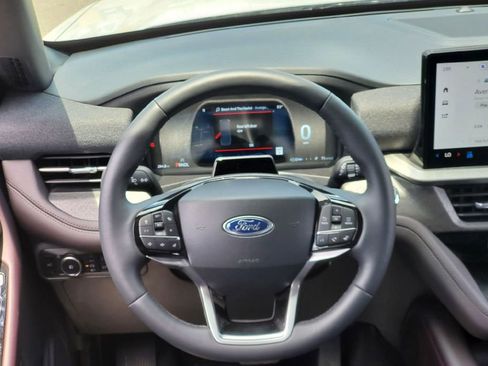 Used 2026 Ford Explorer Platinum w/ LUX Leather Package AWD/4WD image 19