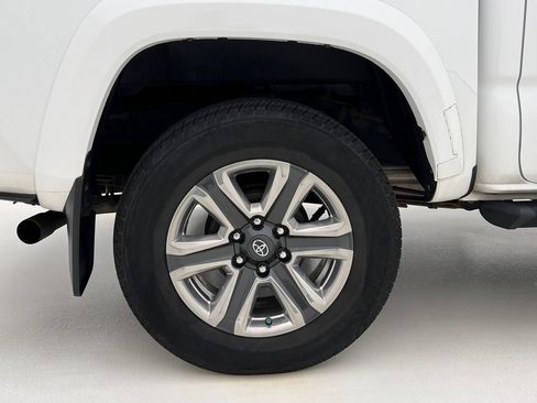 Used 2019 Toyota Tacoma Limited AWD/4WD image 29