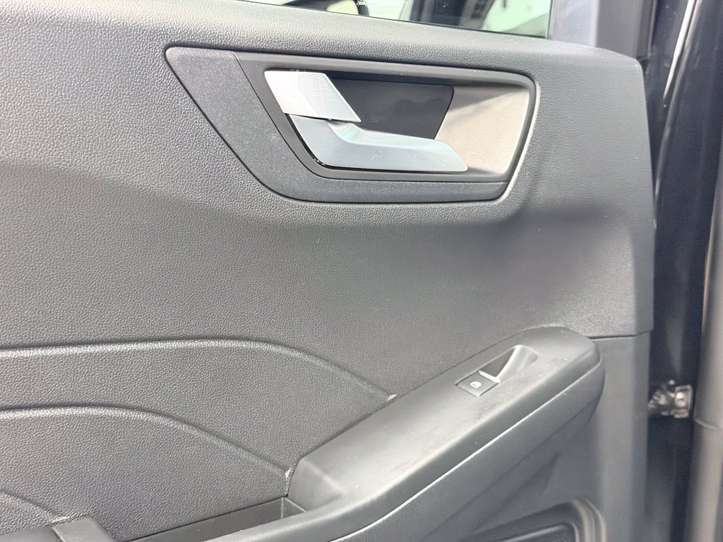 Used 2022 Ford Escape SEL w/ SEL Stealth AWD Package image 18
