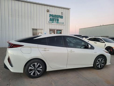Used 2019 Toyota Prius Prime Plus image 9
