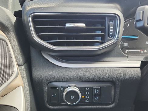 Used 2022 Ford Explorer XLT w/ Equipment Group 202A AWD/4WD image 19
