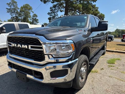 Used 2024 RAM 2500 Tradesman w/ Chrome Appearance Group AWD/4WD image 5