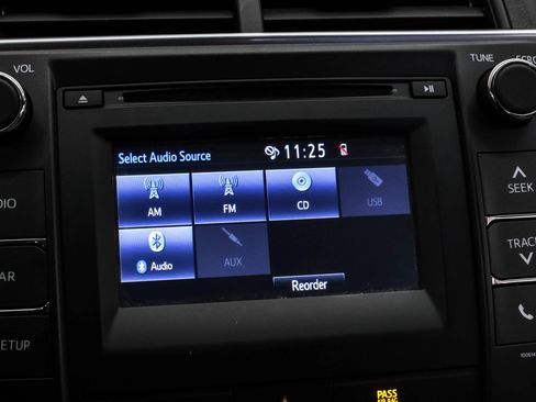 Used 2017 Toyota Camry LE FWD image 27