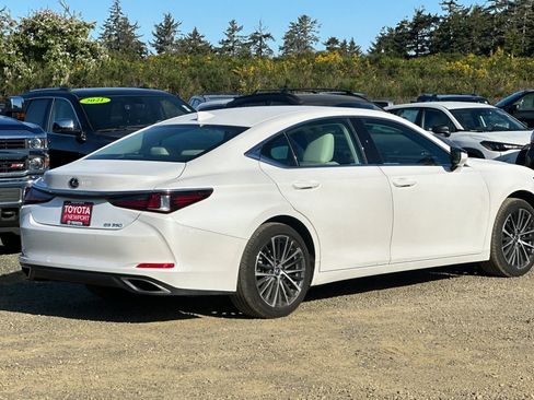 Used 2025 Lexus ES 350 w/ Premium Package FWD image 4