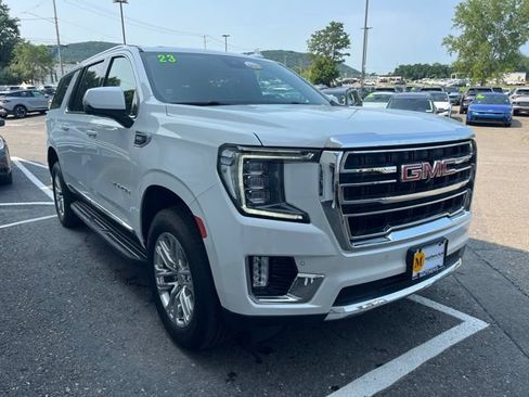 Used 2023 GMC Yukon XL SLT w/ SLT Premium Package AWD/4WD image 6
