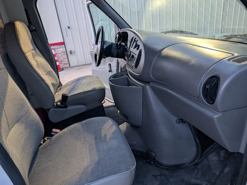 Used 1997 Ford E-250 and Econoline 250 Heavy-Duty RWD image 18