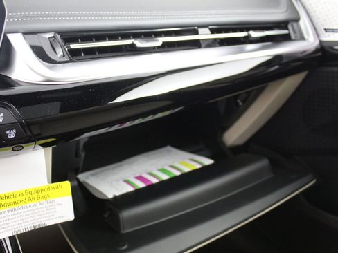 Used 2025 BMW X1 xDrive28i w/ Technology Package image 32