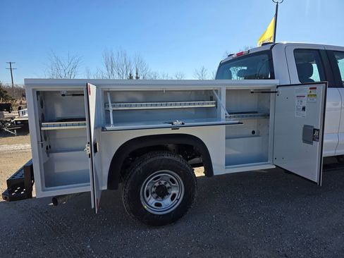 New 2026 Ford F350 XL w/ XL Chrome Package image 18