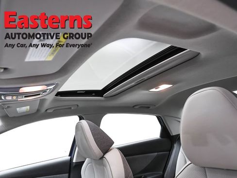 Used 2023 Hyundai Elantra Limited w/ Preferred Accessory Package image 36