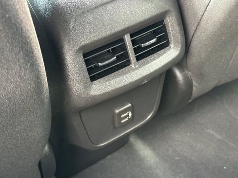 Used 2023 Chevrolet Equinox LT image 14