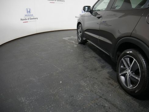 Used 2021 Honda HR-V EX image 11