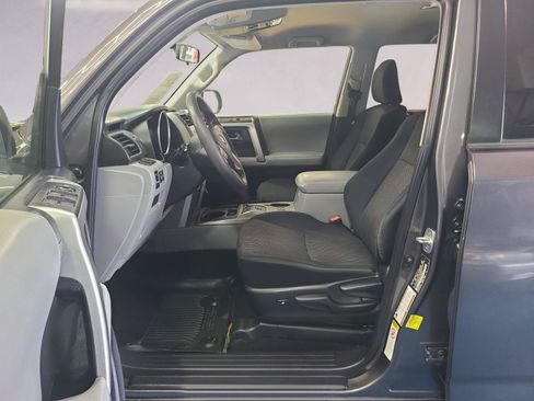 Used 2013 Toyota 4Runner SR5 RWD image 10