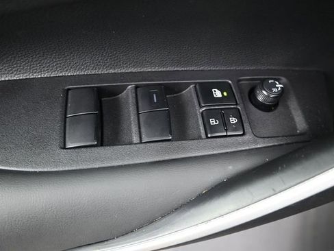 Used 2025 Toyota Corolla SE image 9