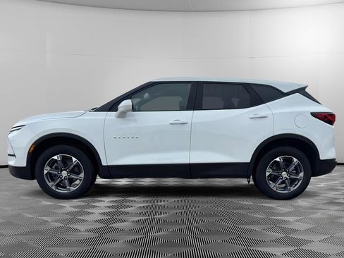 Used 2025 Chevrolet Blazer LT AWD/4WD image 2
