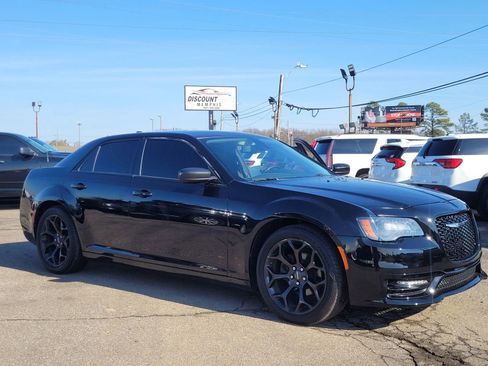 Used 2019 Chrysler 300 Touring w/ Sport Appearance Package image 21