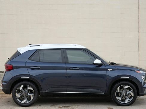 Used 2022 Hyundai Venue Limited FWD image 48