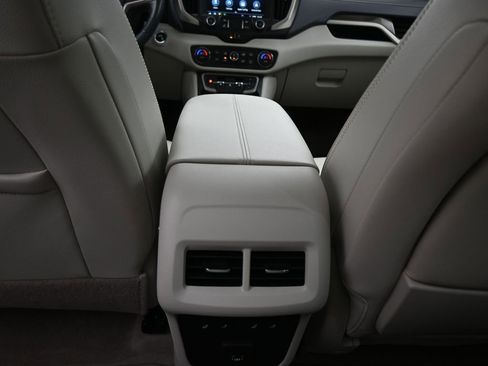 Used 2022 GMC Terrain Denali w/ Denali Premium Package image 22