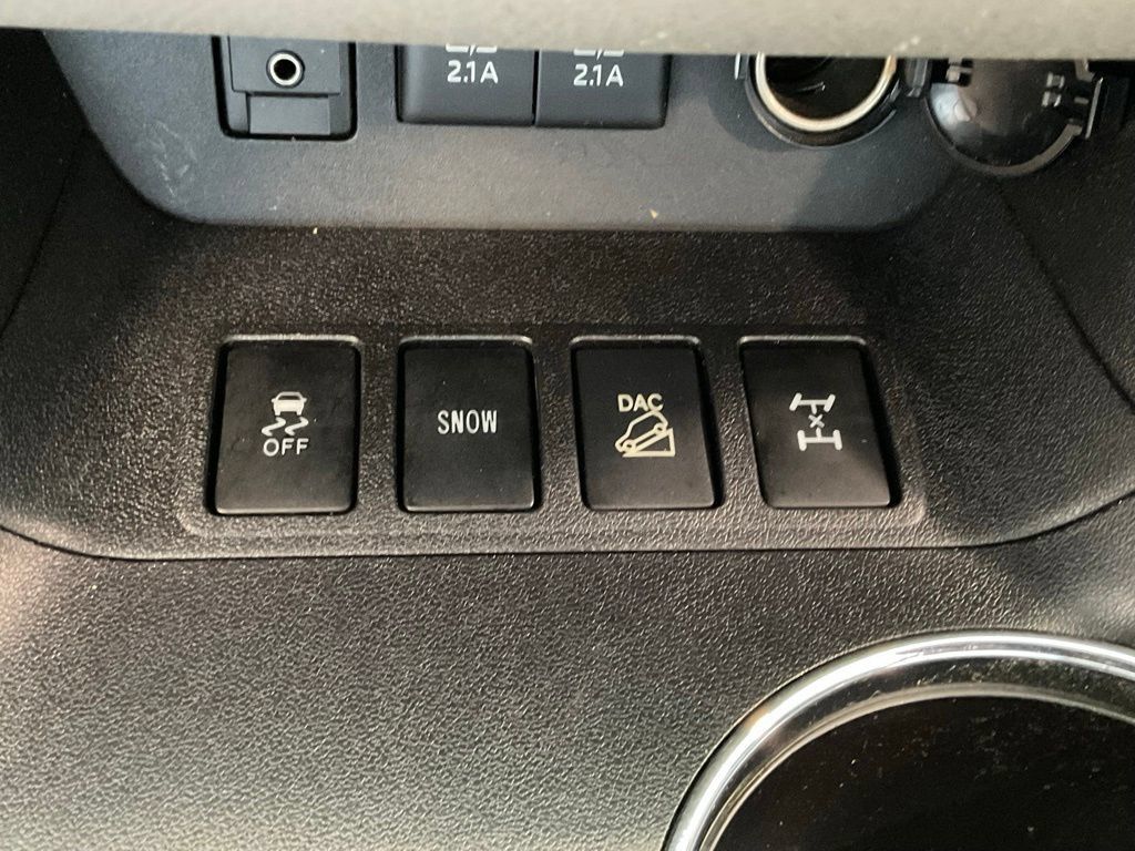 Used 2018 Toyota Highlander XLE AWD/4WD image 18