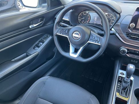 Used 2025 Nissan Altima 2.5 SV image 32