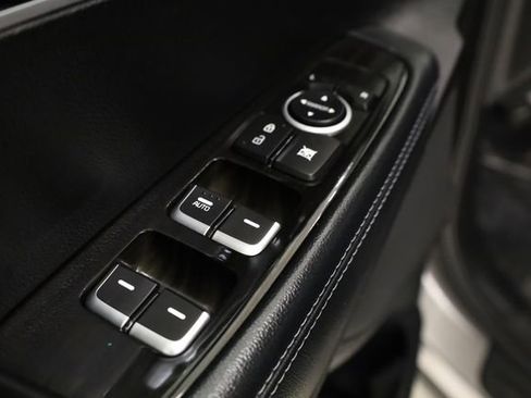 Used 2019 Kia Sorento L image 18