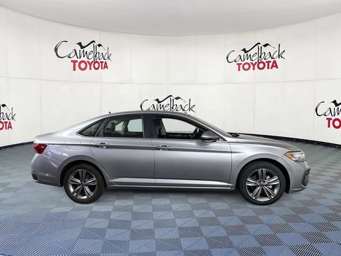 Used 2024 Volkswagen Jetta SE image 8