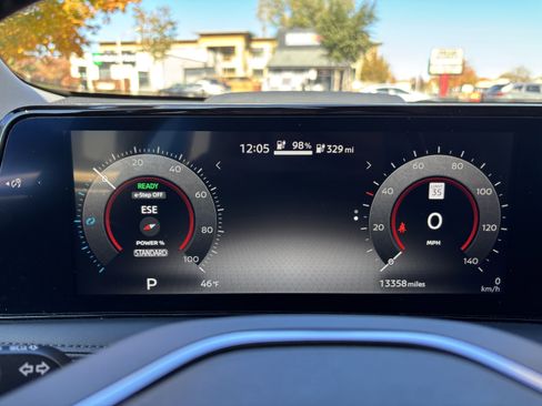 Used 2023 Nissan Ariya AWD image 17