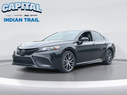 Used 2021 Toyota Camry SE w/ Convenience Package FWD image 1