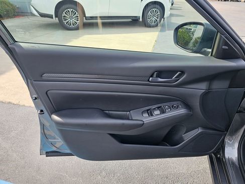 Used 2025 Nissan Altima 2.5 S FWD image 11