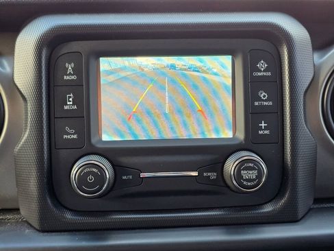 Used 2018 Jeep Wrangler Unlimited Sport image 28