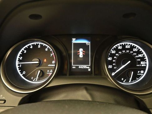 Used 2021 Toyota Camry SE FWD image 19