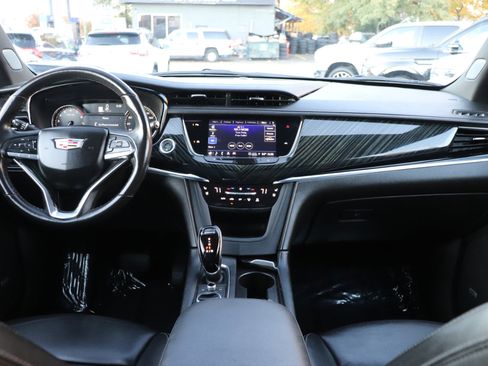 Used 2023 Cadillac XT6 Premium Luxury image 18