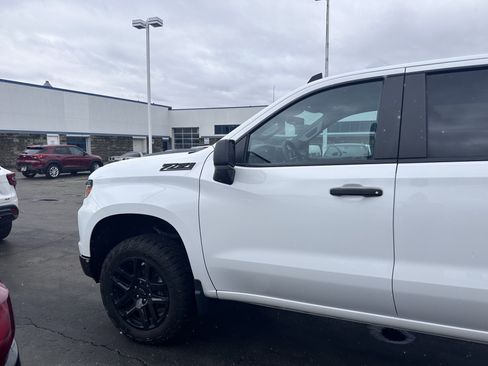 Used 2023 Chevrolet Silverado 1500 Custom Trail Boss w/ LPO, Dark Essentials Package image 4