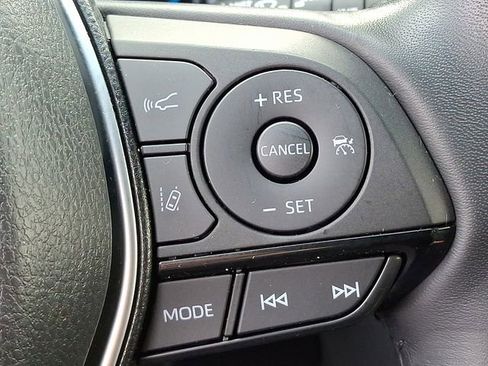 Used 2021 Toyota Venza XLE image 24